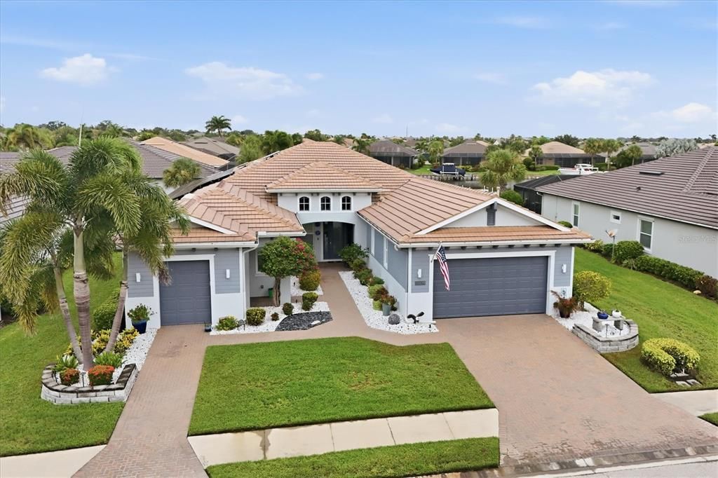 For Sale: $1,200,000 (3 beds, 4 baths, 2725 Square Feet)