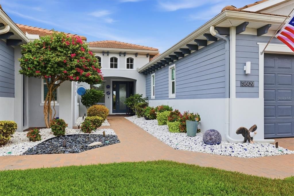For Sale: $1,200,000 (3 beds, 4 baths, 2725 Square Feet)
