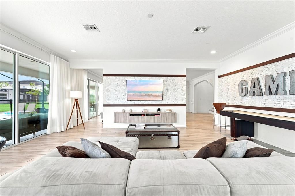 For Sale: $929,000 (7 beds, 6 baths, 4422 Square Feet)