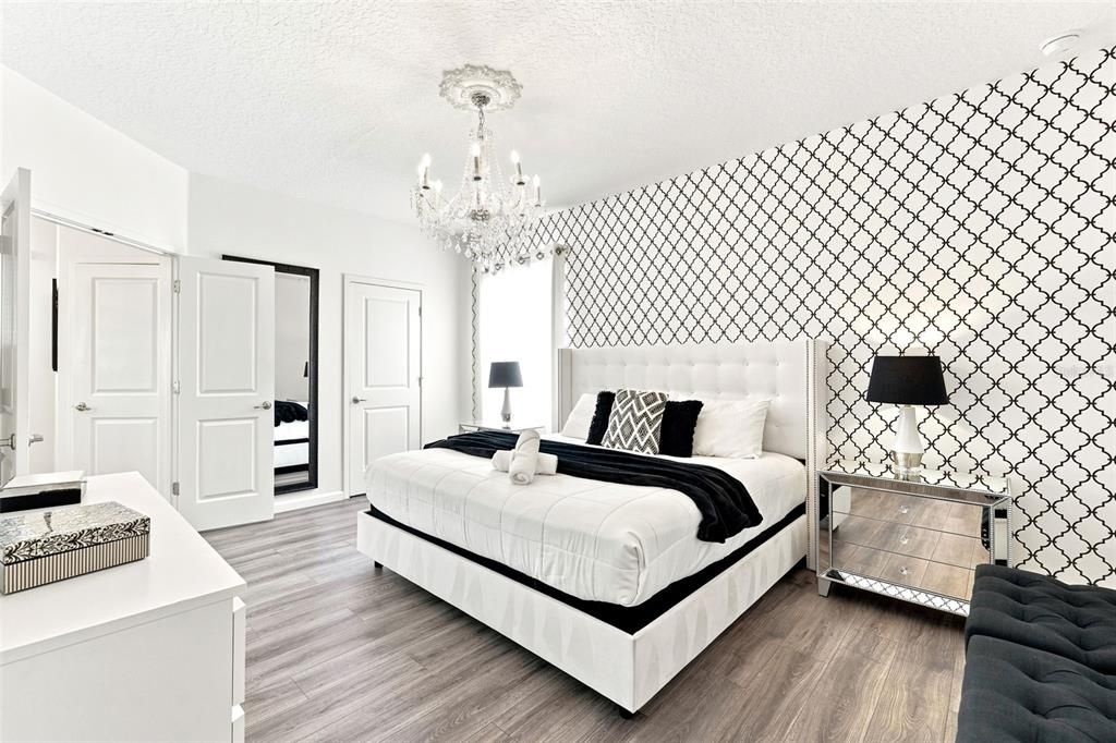 For Sale: $929,000 (7 beds, 6 baths, 4422 Square Feet)