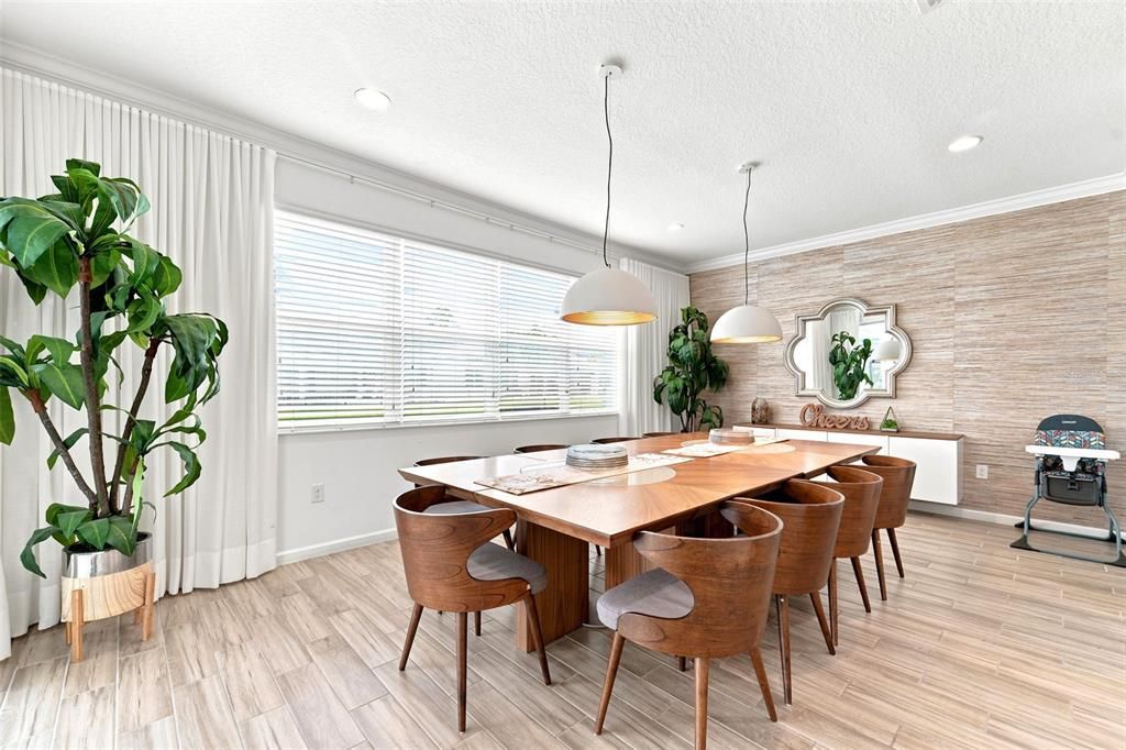 For Sale: $929,000 (7 beds, 6 baths, 4422 Square Feet)
