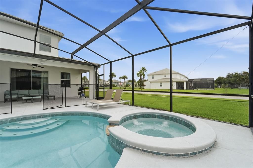 For Sale: $929,000 (7 beds, 6 baths, 4422 Square Feet)