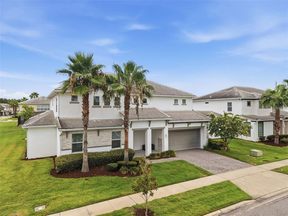For Sale: $929,000 (7 beds, 6 baths, 4422 Square Feet)