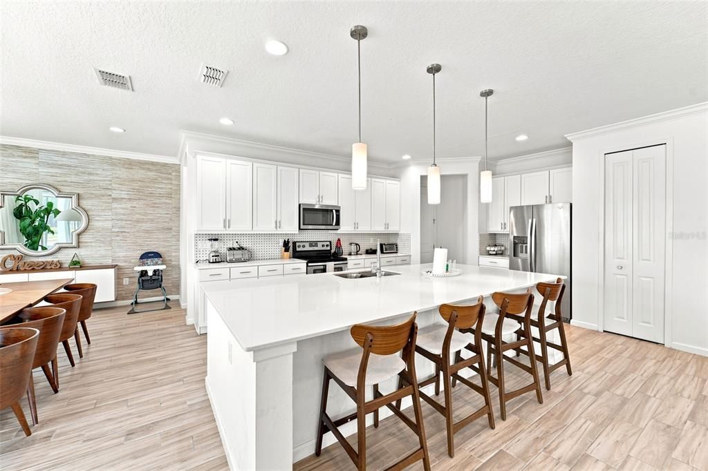For Sale: $929,000 (7 beds, 6 baths, 4422 Square Feet)