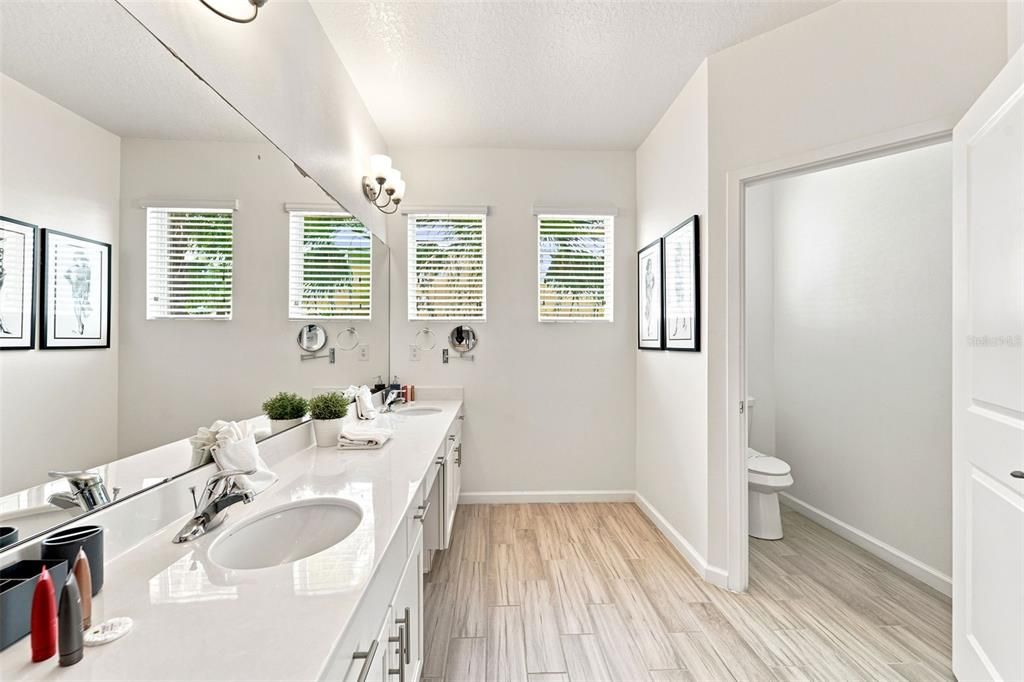 For Sale: $929,000 (7 beds, 6 baths, 4422 Square Feet)