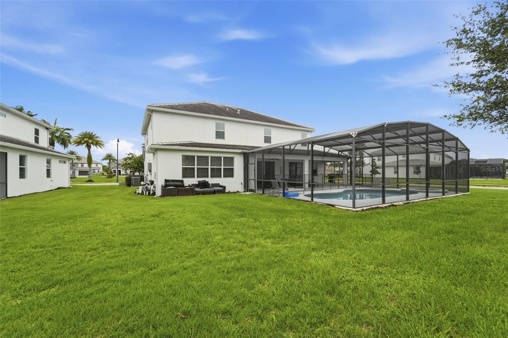 For Sale: $929,000 (7 beds, 6 baths, 4422 Square Feet)