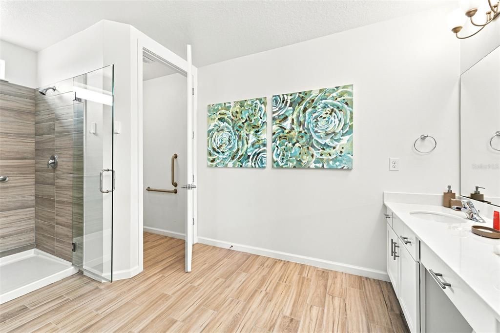 For Sale: $929,000 (7 beds, 6 baths, 4422 Square Feet)