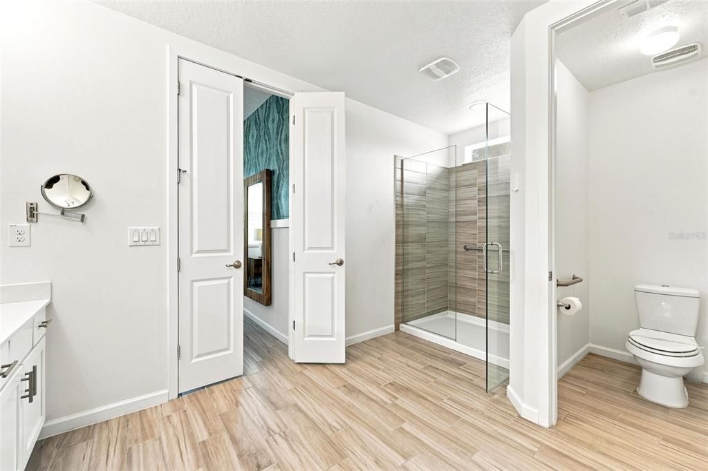 For Sale: $929,000 (7 beds, 6 baths, 4422 Square Feet)