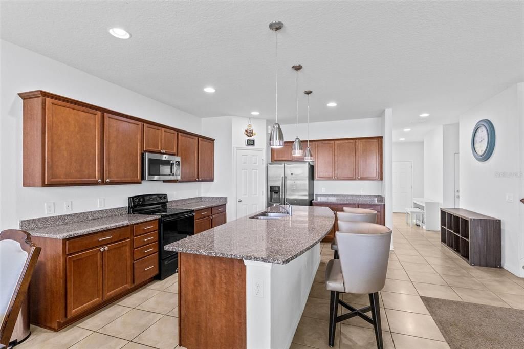 En Venta: $465,000 (4 camas, 2 baños, 2820 Pies cuadrados)