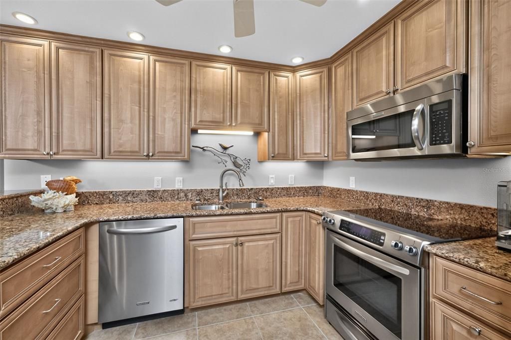 For Sale: $495,000 (2 beds, 3 baths, 1856 Square Feet)