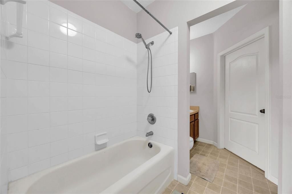 На продажу: $225,000 (3 спален, 2 ванн, 1405 Квадратных фут)