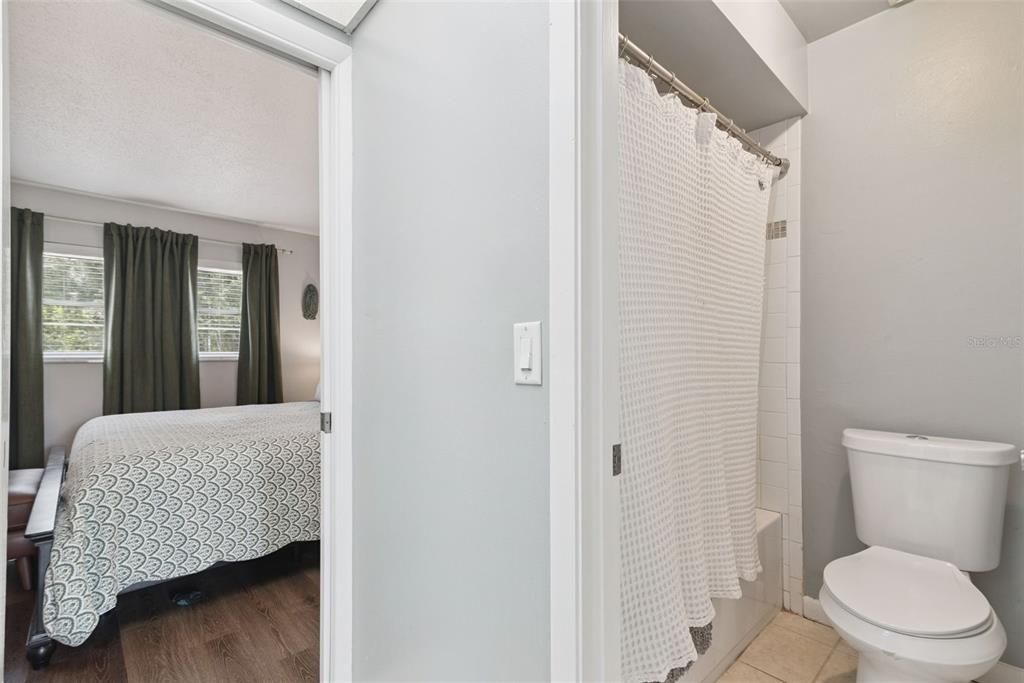 For Sale: $225,000 (2 beds, 1 baths, 1432 Square Feet)