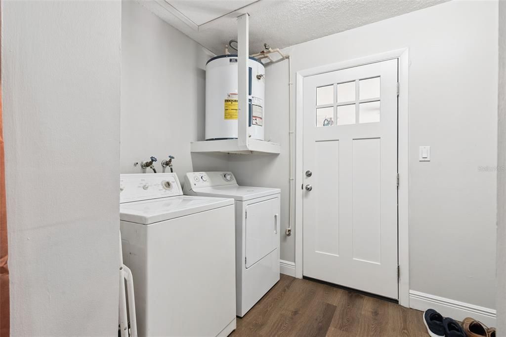 For Sale: $225,000 (2 beds, 1 baths, 1432 Square Feet)