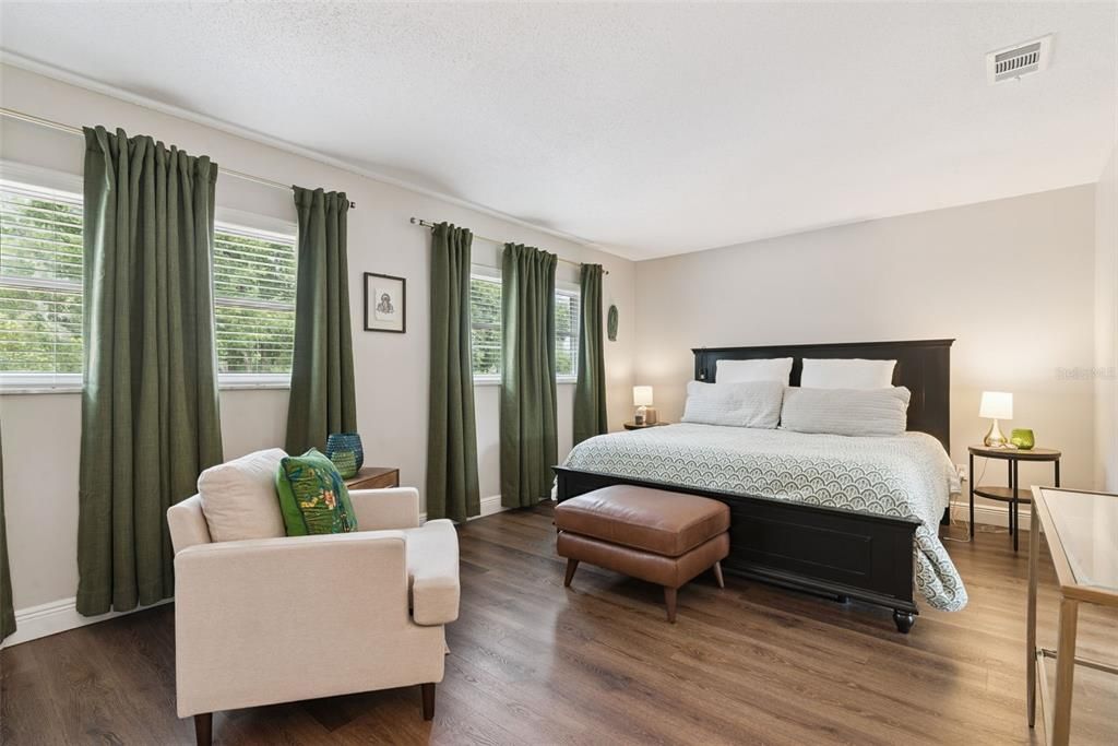 For Sale: $225,000 (2 beds, 1 baths, 1432 Square Feet)