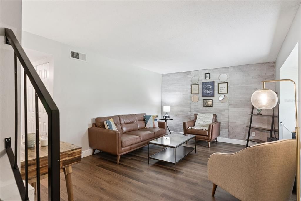 For Sale: $225,000 (2 beds, 1 baths, 1432 Square Feet)