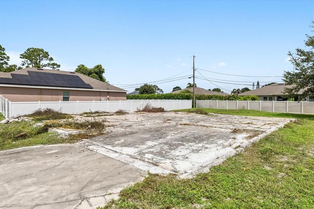 На продажу: $159,990 (0.28 acres)