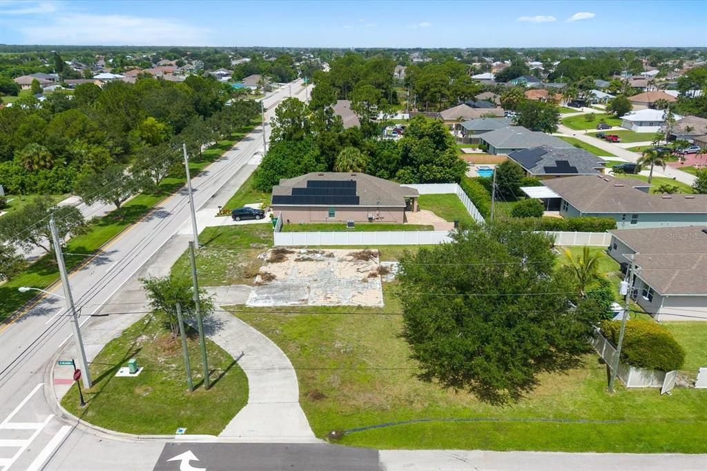 На продажу: $159,990 (0.28 acres)
