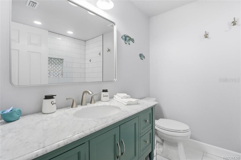 En Venta: $940,000 (4 camas, 2 baños, 1956 Pies cuadrados)