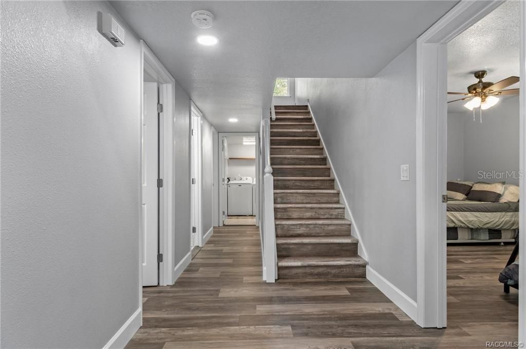 En Venta: $940,000 (4 camas, 2 baños, 1956 Pies cuadrados)