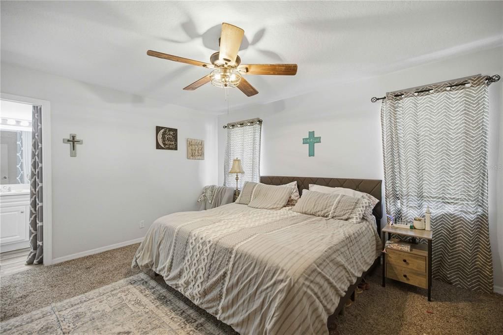 En Venta: $435,000 (3 camas, 2 baños, 1936 Pies cuadrados)
