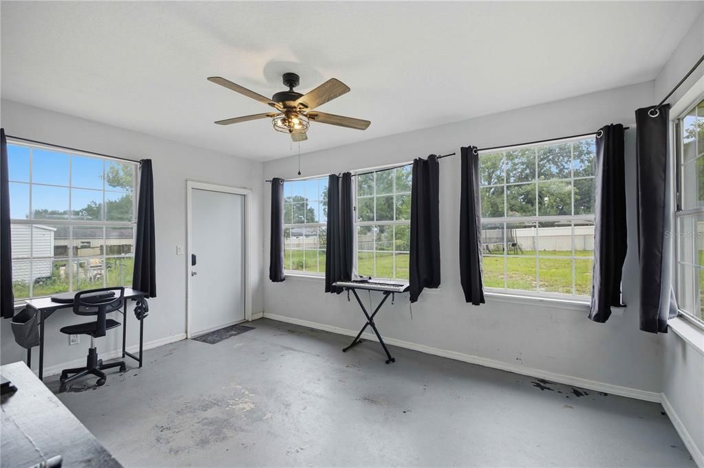 En Venta: $435,000 (3 camas, 2 baños, 1936 Pies cuadrados)