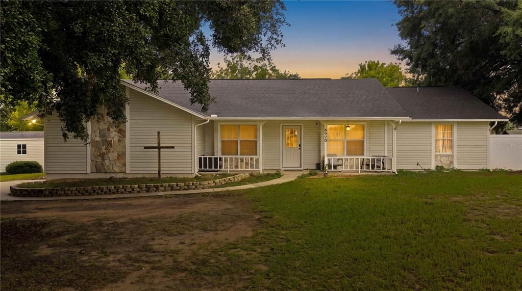 En Venta: $435,000 (3 camas, 2 baños, 1936 Pies cuadrados)