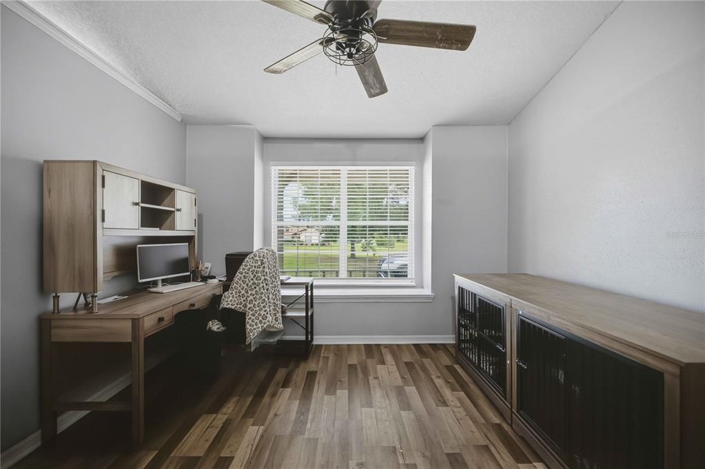 En Venta: $435,000 (3 camas, 2 baños, 1936 Pies cuadrados)