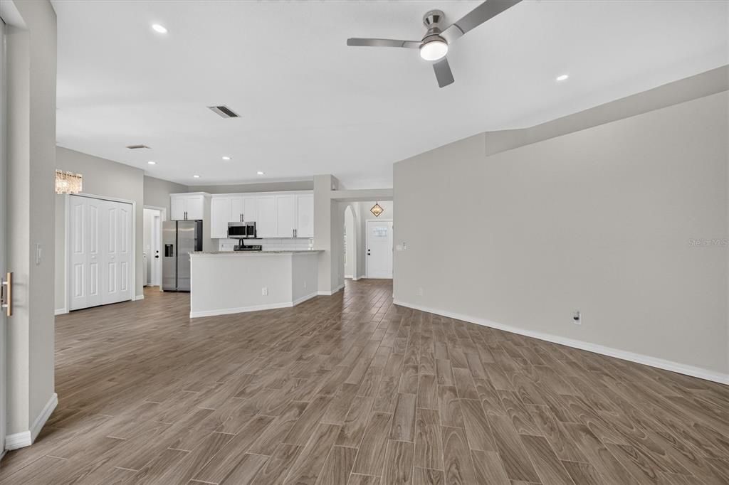 Active With Contract: $315,000 (3 beds, 2 baths, 1702 Square Feet)