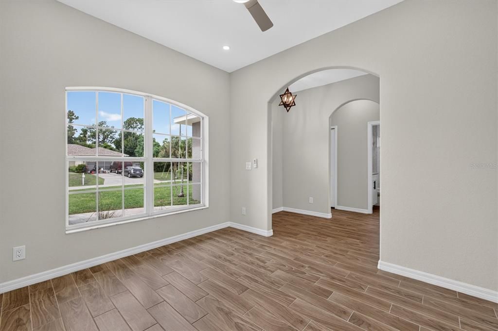 Active With Contract: $315,000 (3 beds, 2 baths, 1702 Square Feet)