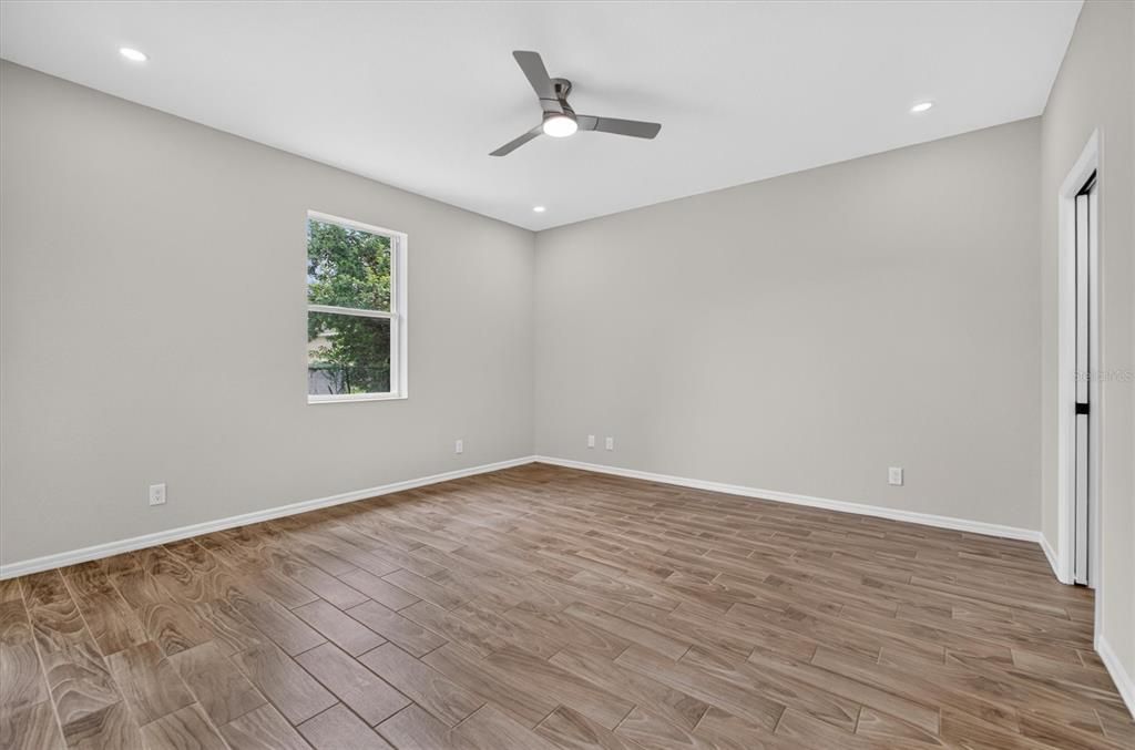 Active With Contract: $315,000 (3 beds, 2 baths, 1702 Square Feet)