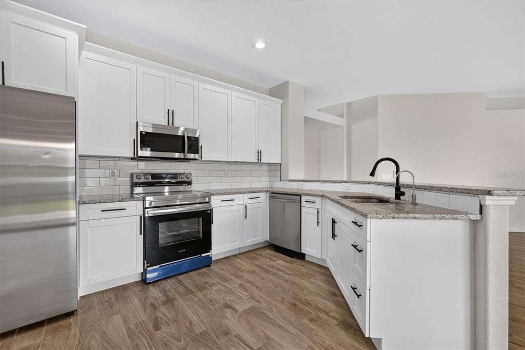 Active With Contract: $315,000 (3 beds, 2 baths, 1702 Square Feet)