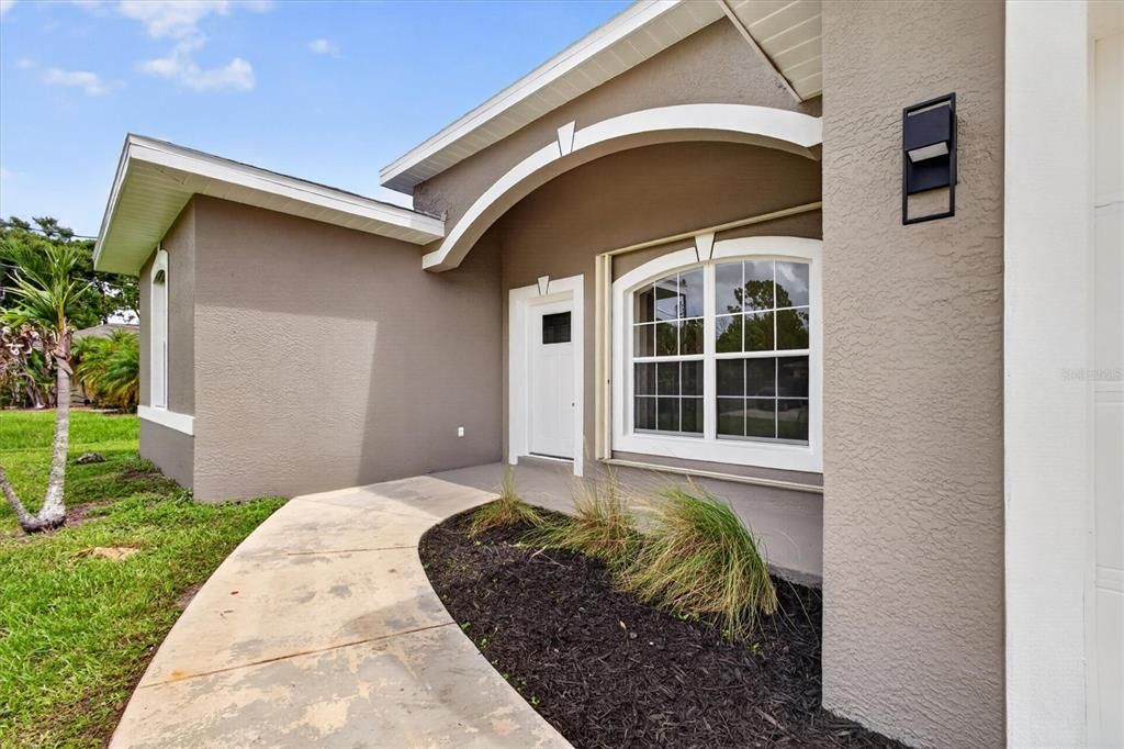 Active With Contract: $315,000 (3 beds, 2 baths, 1702 Square Feet)