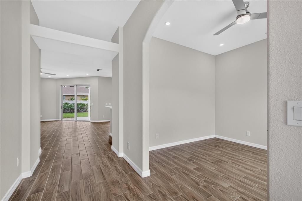 Active With Contract: $315,000 (3 beds, 2 baths, 1702 Square Feet)