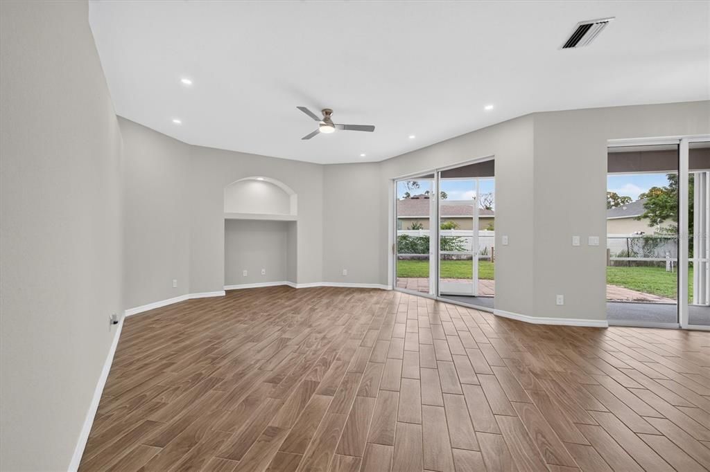 Active With Contract: $315,000 (3 beds, 2 baths, 1702 Square Feet)