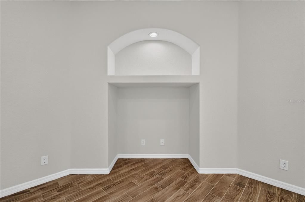 Active With Contract: $315,000 (3 beds, 2 baths, 1702 Square Feet)