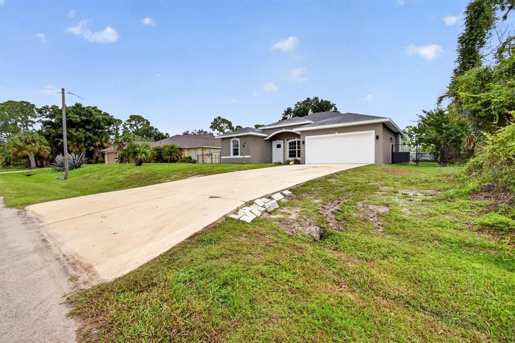 Active With Contract: $315,000 (3 beds, 2 baths, 1702 Square Feet)