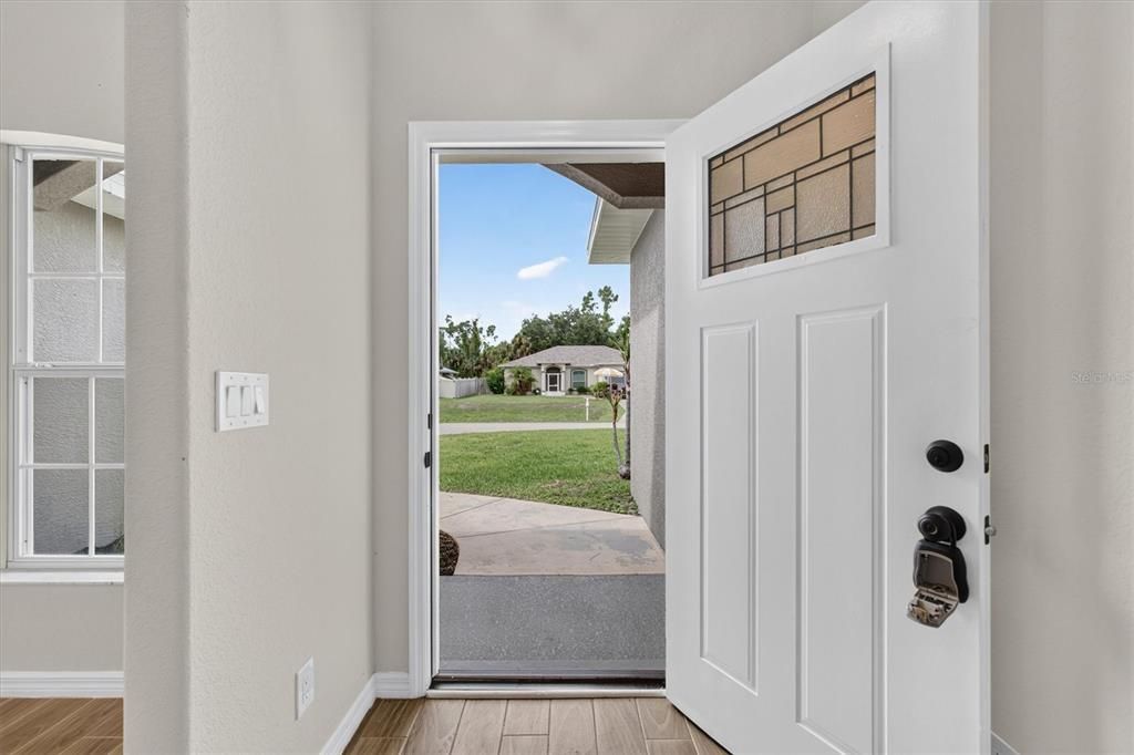 Active With Contract: $315,000 (3 beds, 2 baths, 1702 Square Feet)