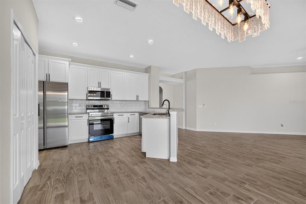 Active With Contract: $315,000 (3 beds, 2 baths, 1702 Square Feet)
