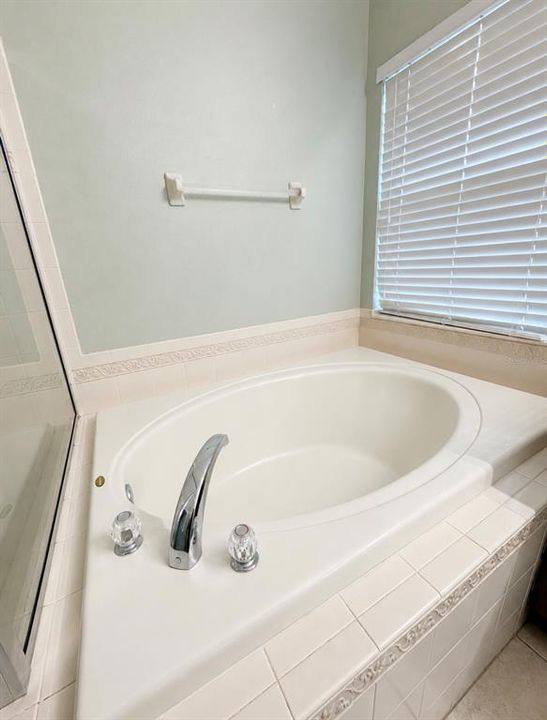 For Rent: $2,200 (3 beds, 2 baths, 1660 Square Feet)