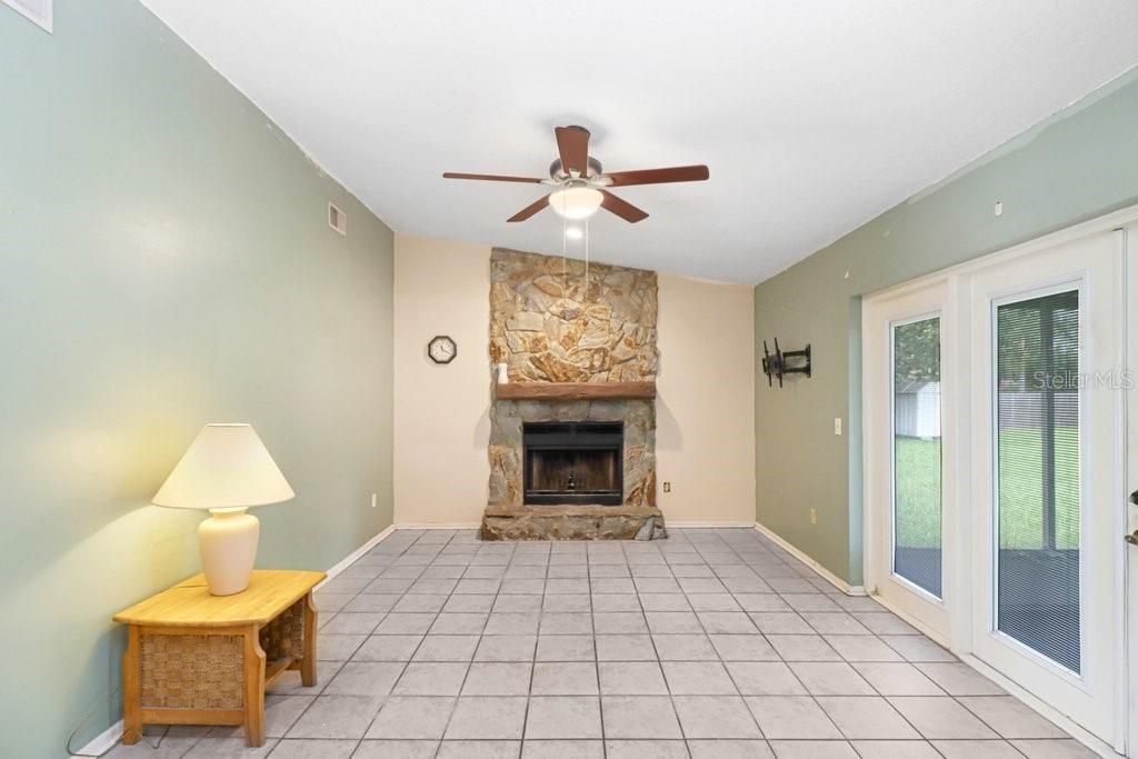 For Sale: $460,000 (3 beds, 2 baths, 1575 Square Feet)