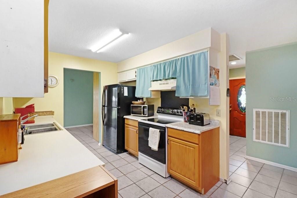 For Sale: $460,000 (3 beds, 2 baths, 1575 Square Feet)