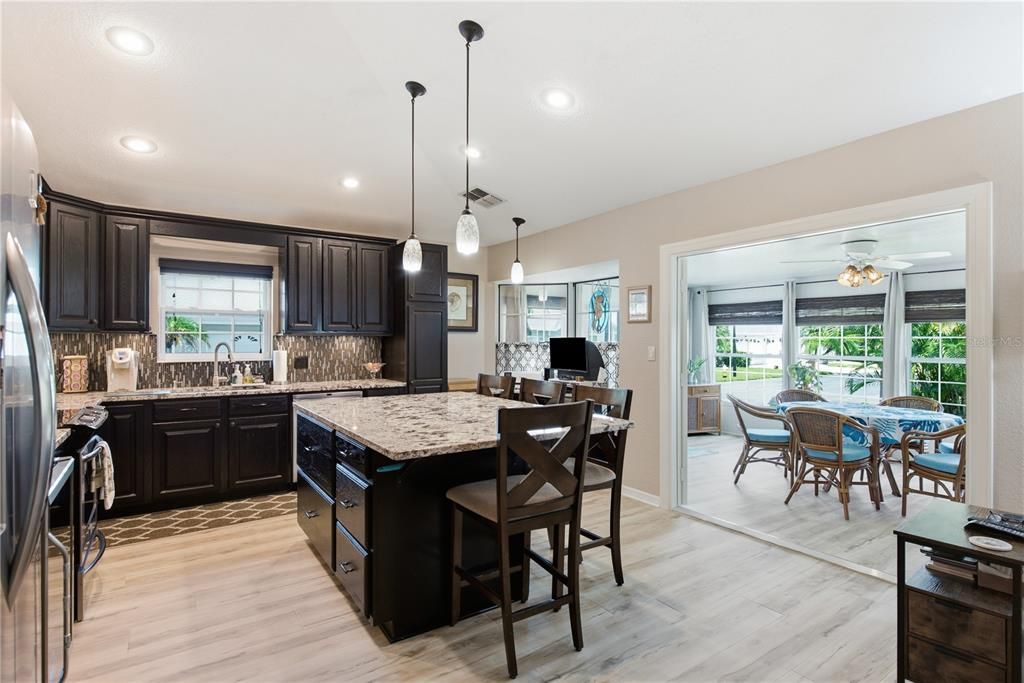 For Sale: $425,000 (2 beds, 2 baths, 1412 Square Feet)