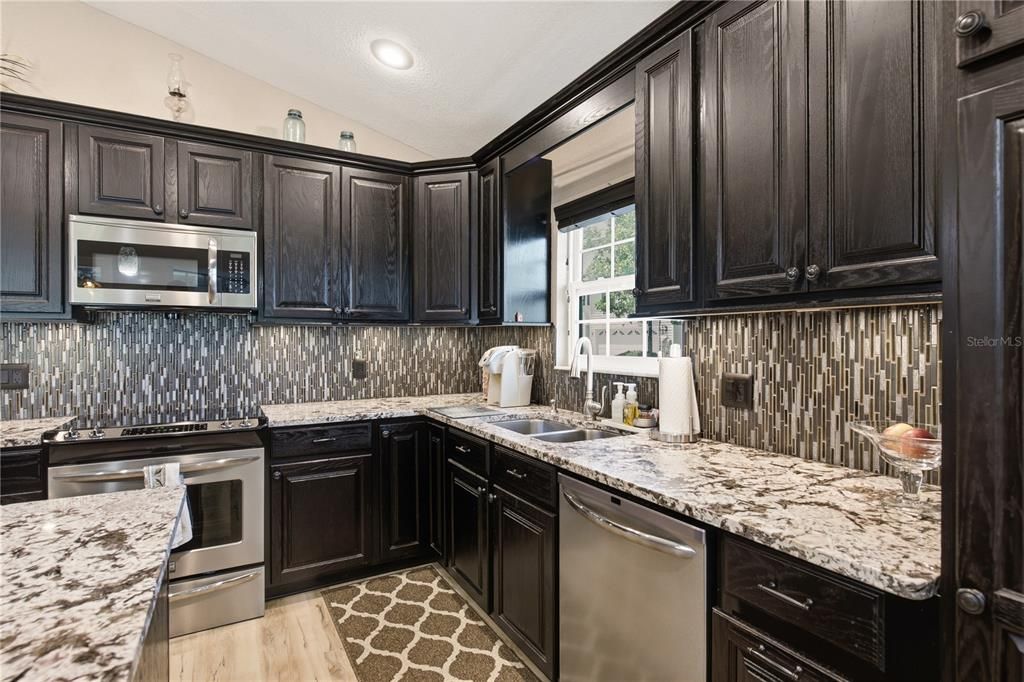 For Sale: $425,000 (2 beds, 2 baths, 1412 Square Feet)
