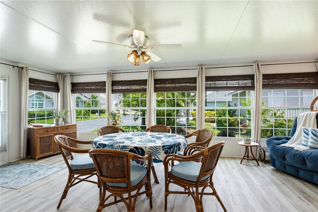 For Sale: $425,000 (2 beds, 2 baths, 1412 Square Feet)