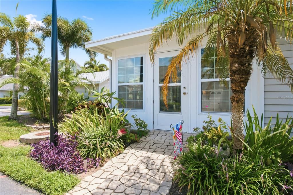 For Sale: $425,000 (2 beds, 2 baths, 1412 Square Feet)