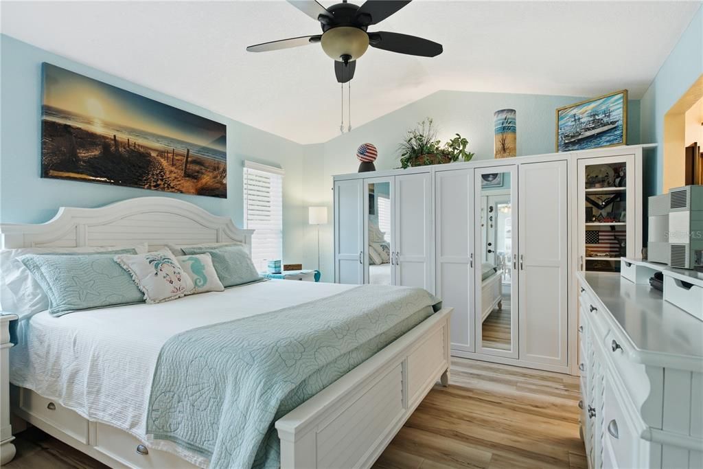 For Sale: $425,000 (2 beds, 2 baths, 1412 Square Feet)
