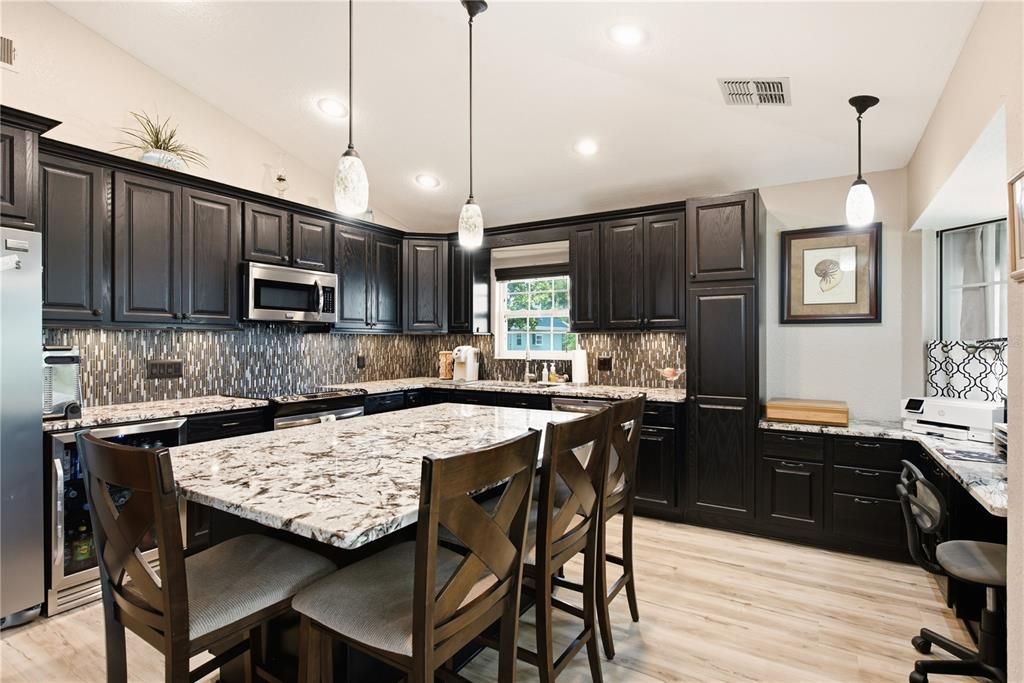 For Sale: $425,000 (2 beds, 2 baths, 1412 Square Feet)