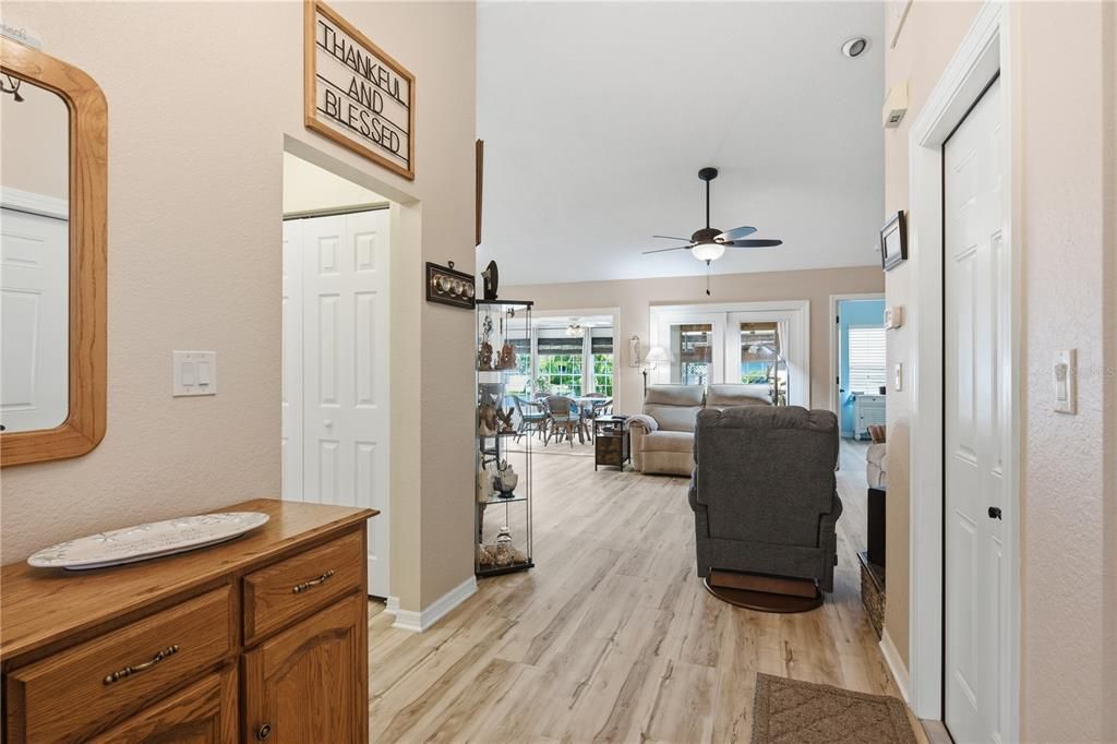For Sale: $425,000 (2 beds, 2 baths, 1412 Square Feet)