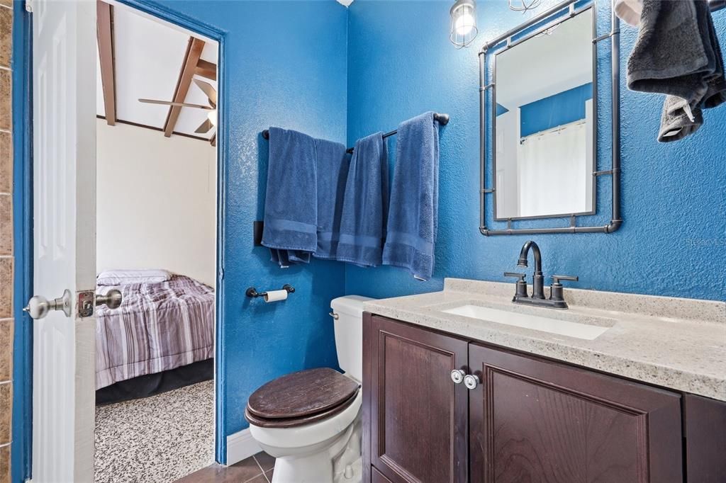 Activo con contrato: $240,000 (3 camas, 2 baños, 1053 Pies cuadrados)