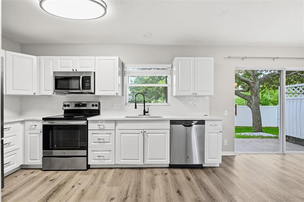 For Sale: $269,900 (2 beds, 1 baths, 1271 Square Feet)